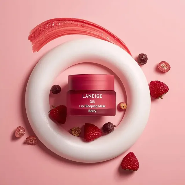 E-commerce Main Image - Commercial Cosmetic Product Photography Prompt