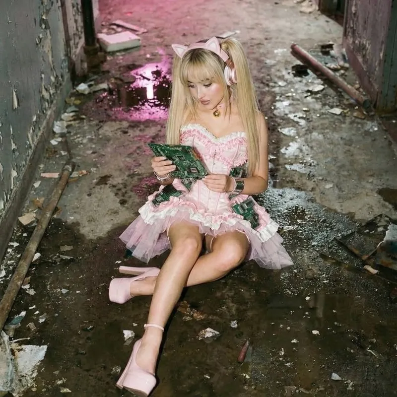 Profile / Avatar - Cyberpunk Magical Girl Sabrina Carpenter Prompt for Nano Banana Pro